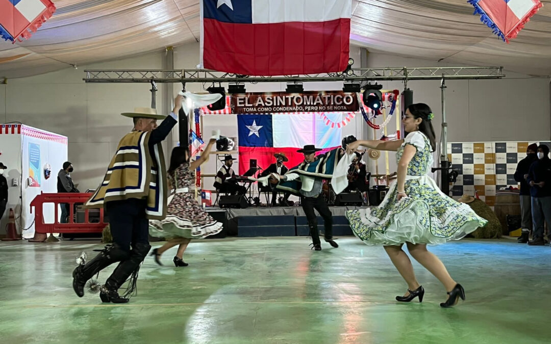 Con bailes y música típica celebraron Fiestas Patrias en faena