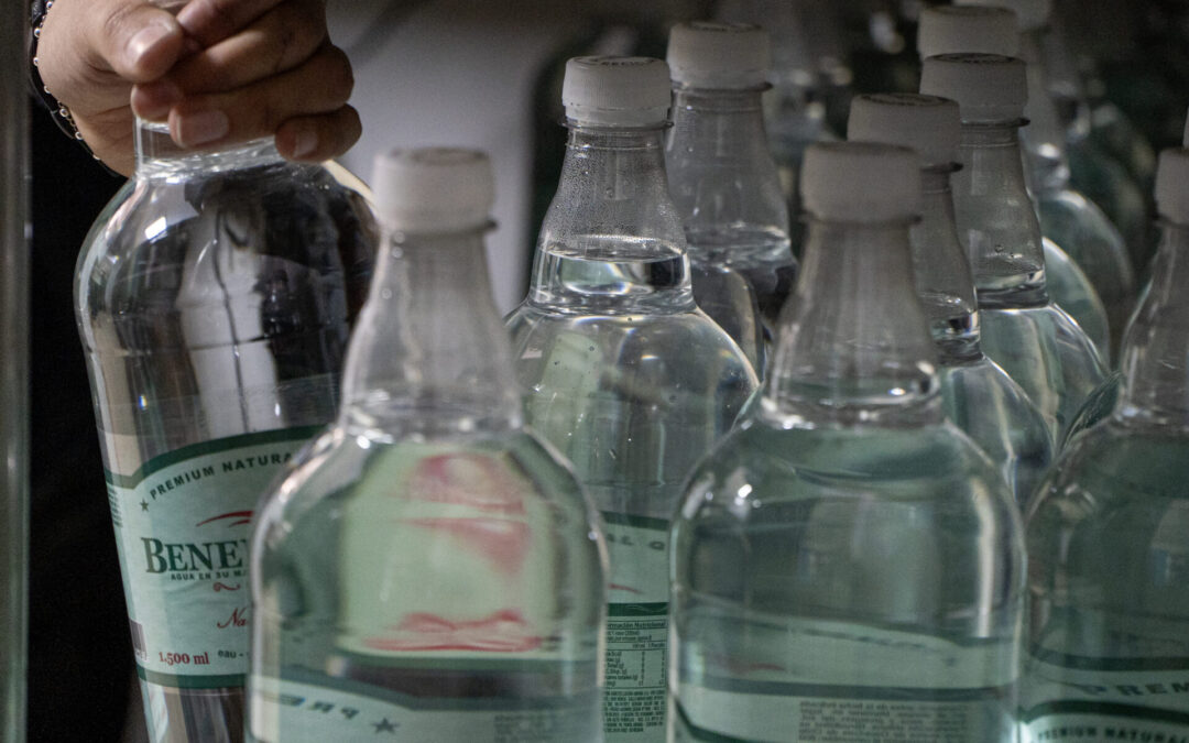 Proyecto de economía circular redujo el consumo de 20.000 botellas al mes