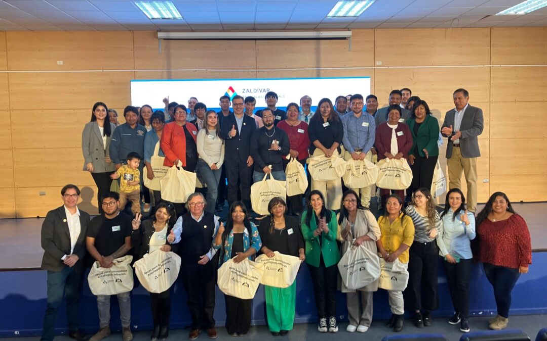 31 jóvenes del Salar de Atacama recibieron becas de educación superior