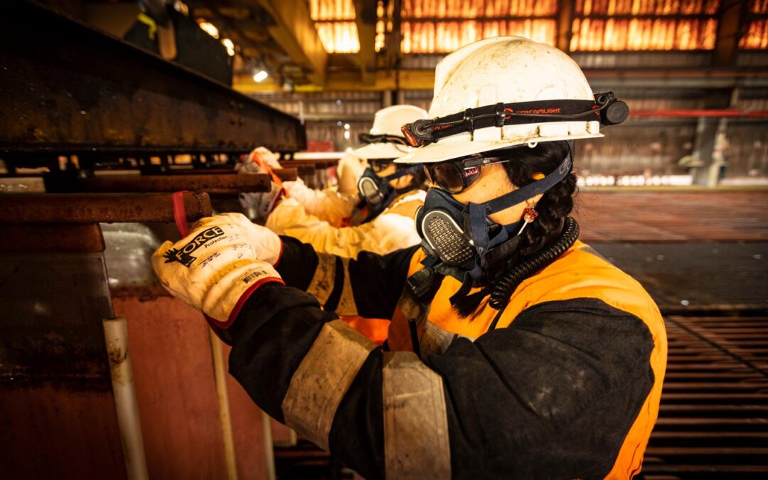 Conversatorio en faena: historias de liderazgo inspiraron a decenas de mujeres