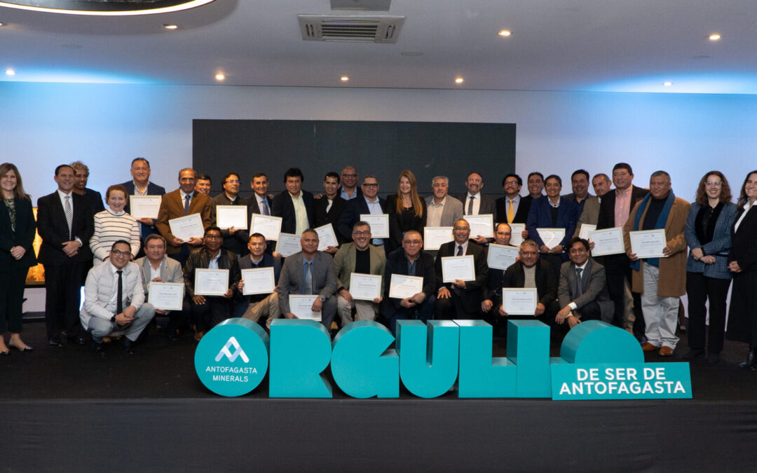 Zaldívar reconoció a 38 trabajadores que cumplieron tres décadas de entrega y compromiso