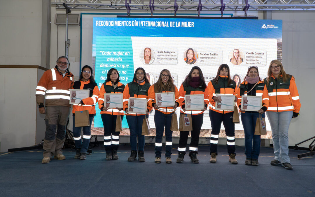 La Compañía finaliza el Mes de la mujer con reconocimientos especiales